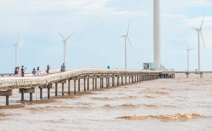 Cánh đồng điện gió trên biển duy nhất của Việt Nam