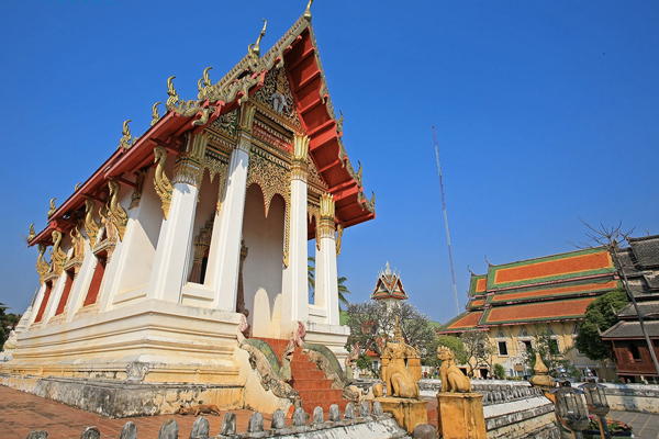 TOUR LAO