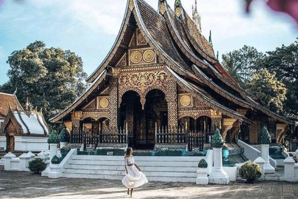 TOUR LAO