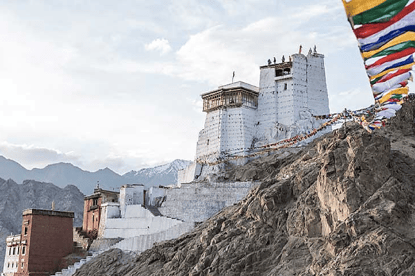 Tour Kashmir 9 Ngày 8 Đêm | Delhi – Srinagar – Gulmarg – Sonmarg – Leh 2026