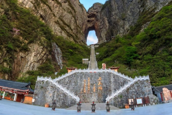 TOUR TRUONG GIA GIOI - PHUONG HOANG CO TRAN